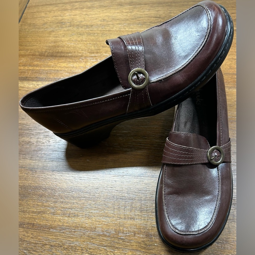 Clarks Brown Leather Women's US 10 M Comfort 2 Inch Heel Slip On Loafer Shoes